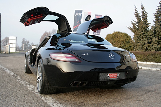 SLS AMG AKRAPOVIC